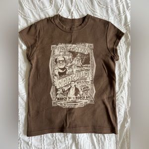 BRANDY MELVILLE BROWN BABY TEE (Dracula poster)